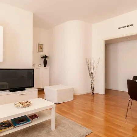 Apartment Royal - Centro Cadorna Milan