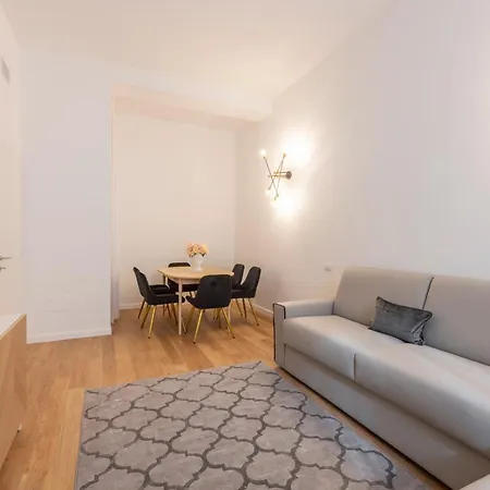 Royal - Centro Cadorna Apartment *